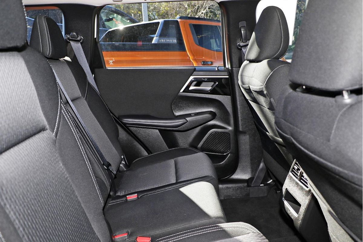 2024 Mitsubishi Outlander ES ZM
