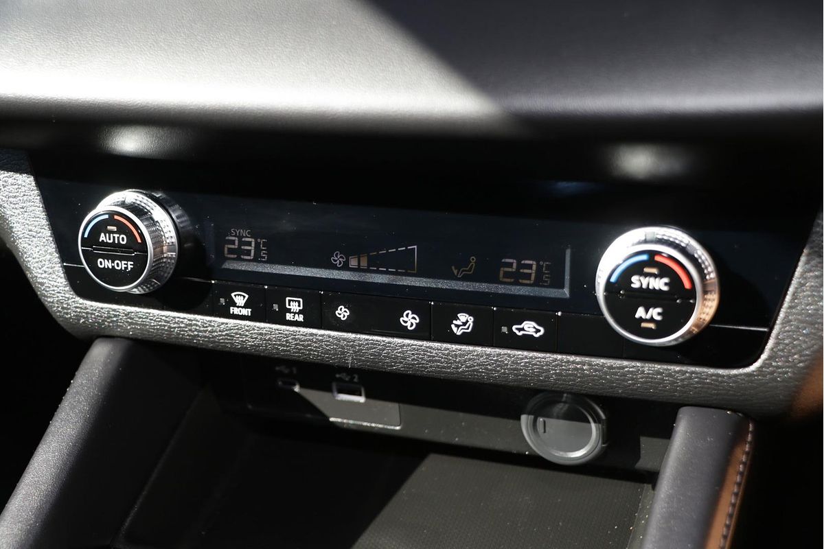 2024 Mitsubishi Outlander ES ZM