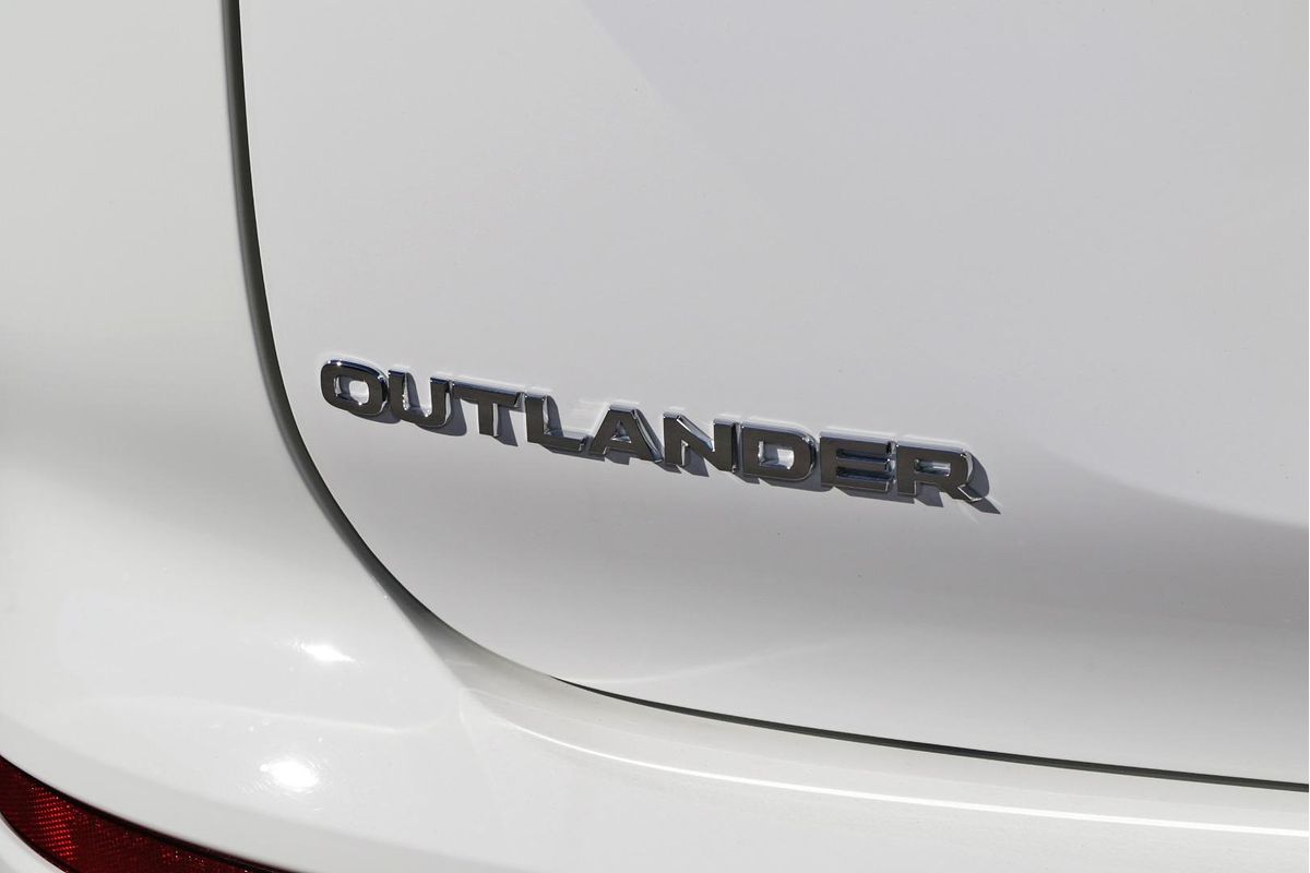 2024 Mitsubishi Outlander ES ZM