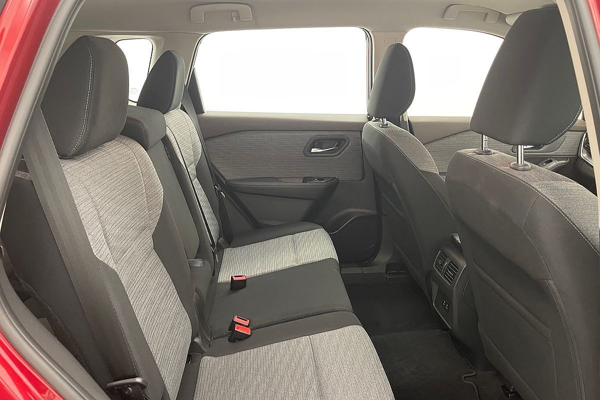 2024 Nissan X-TRAIL ST T33