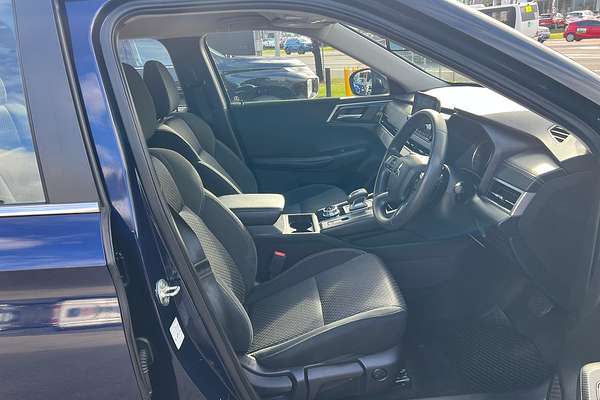 2023 Mitsubishi Outlander ES ZM