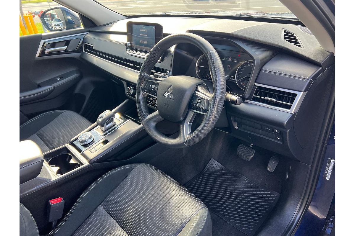 2023 Mitsubishi Outlander ES ZM
