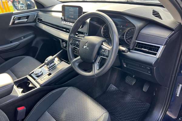 2023 Mitsubishi Outlander ES ZM