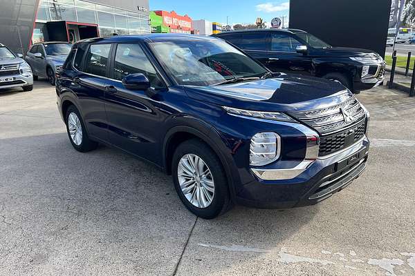 2023 Mitsubishi Outlander ES ZM