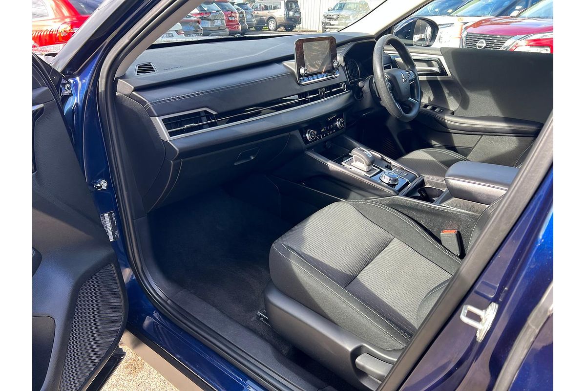 2023 Mitsubishi Outlander ES ZM