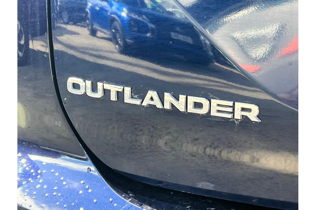 2023 Mitsubishi Outlander ES ZM