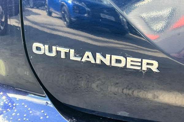 2023 Mitsubishi Outlander ES ZM
