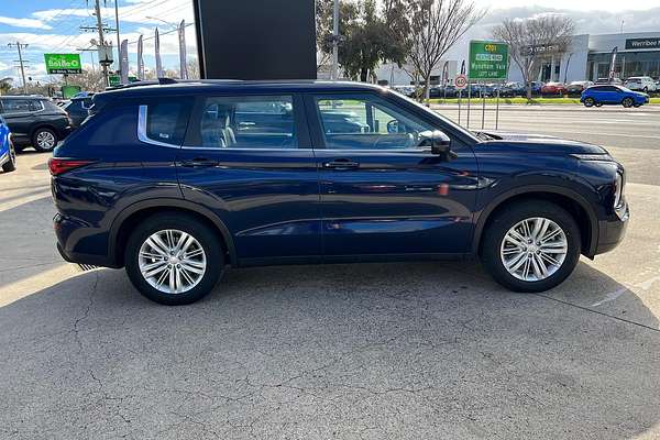 2023 Mitsubishi Outlander ES ZM