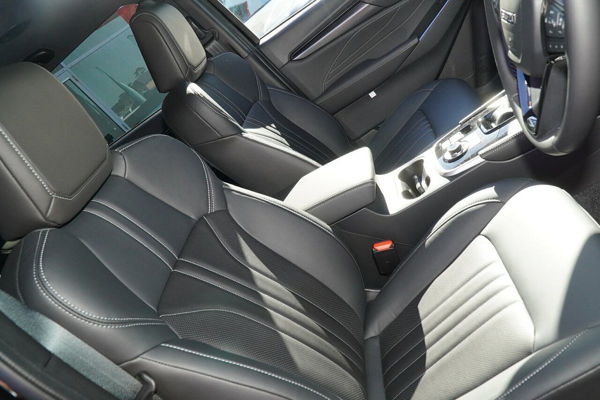 2025 Isuzu MU-X LS-T