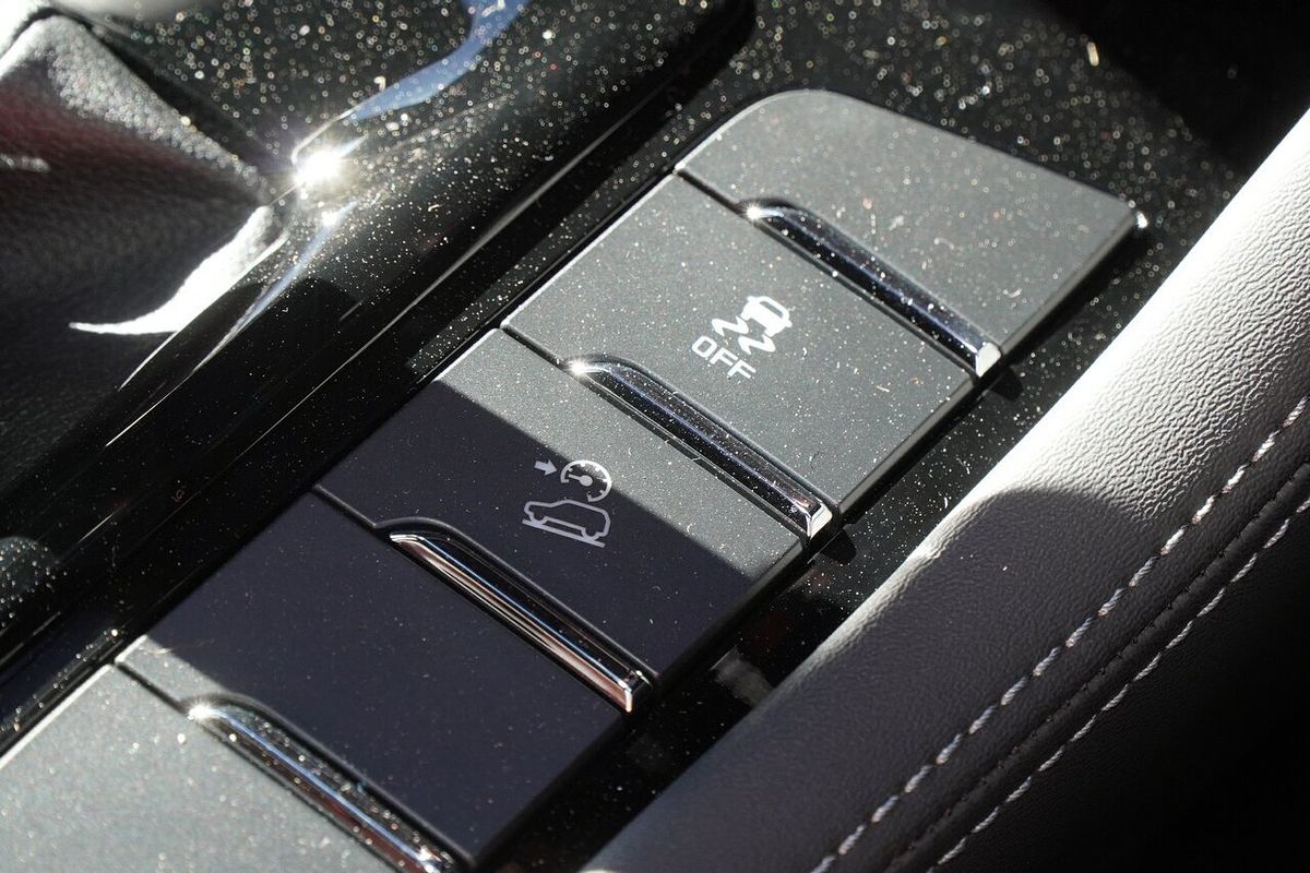 2025 Isuzu MU-X LS-T