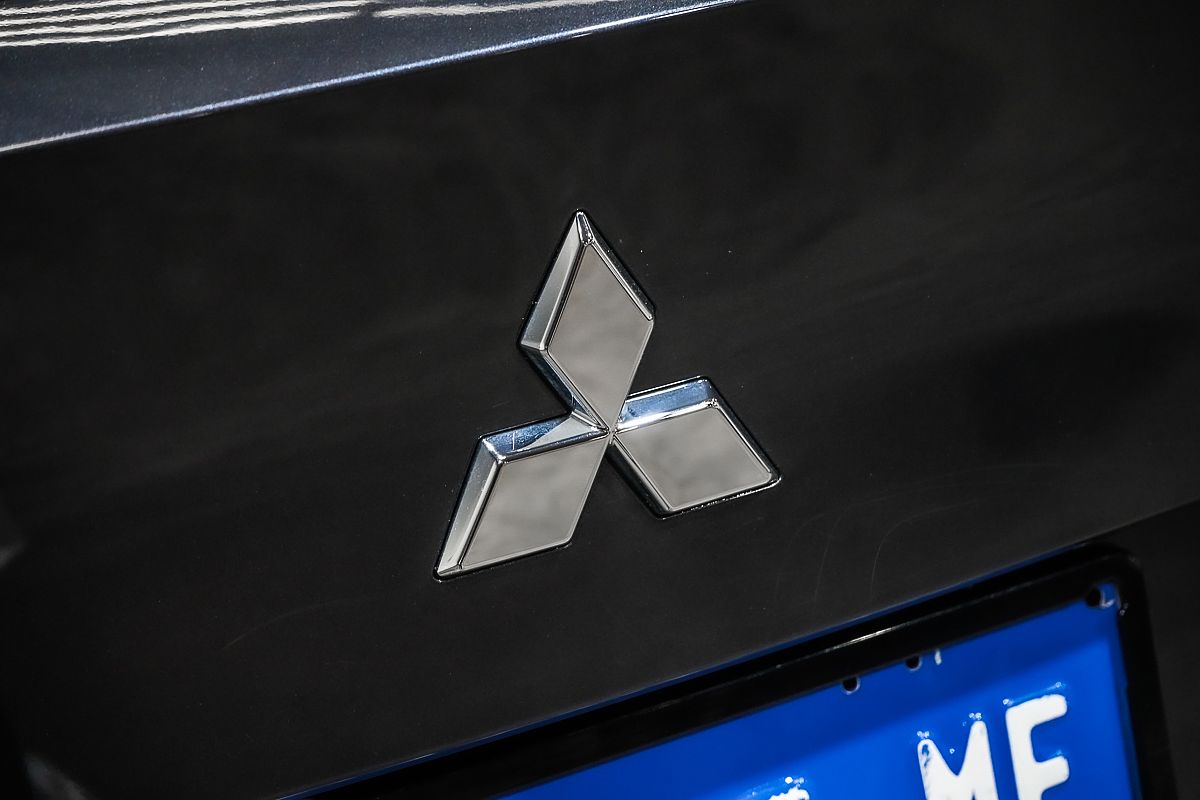 2025 Mitsubishi Outlander LS ZM