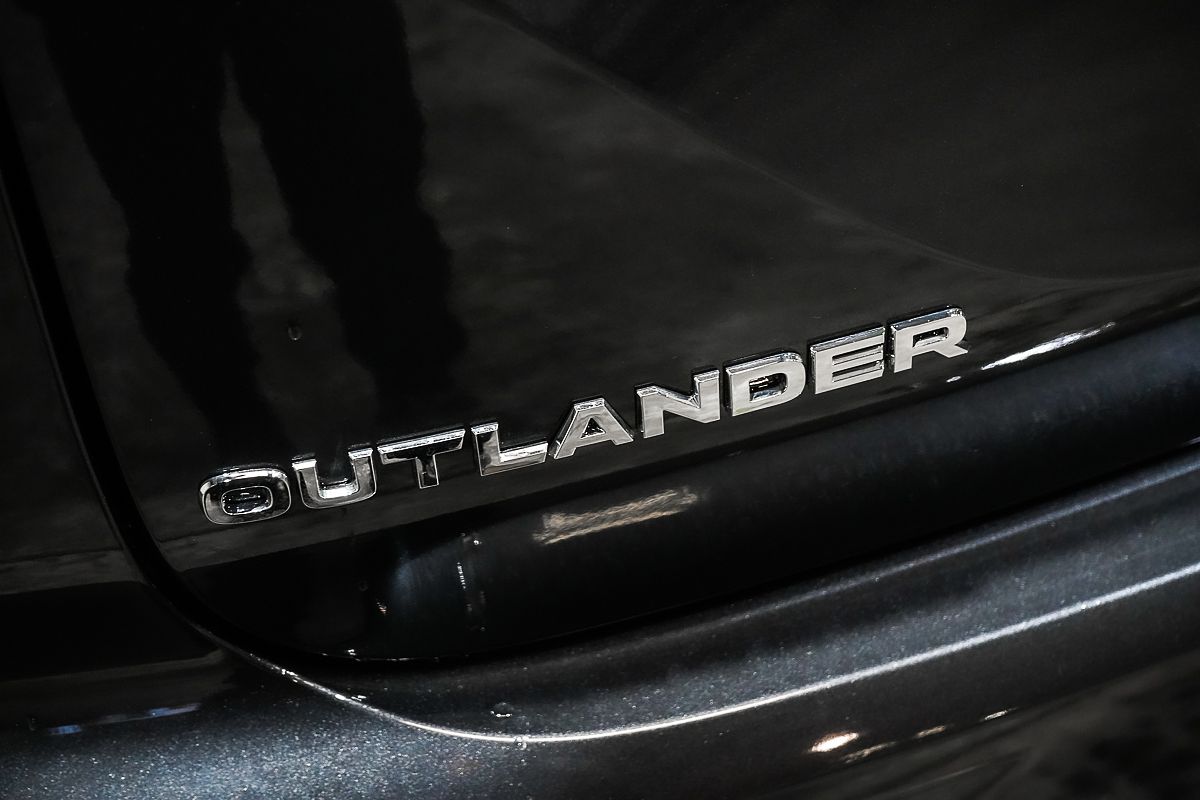 2025 Mitsubishi Outlander LS ZM