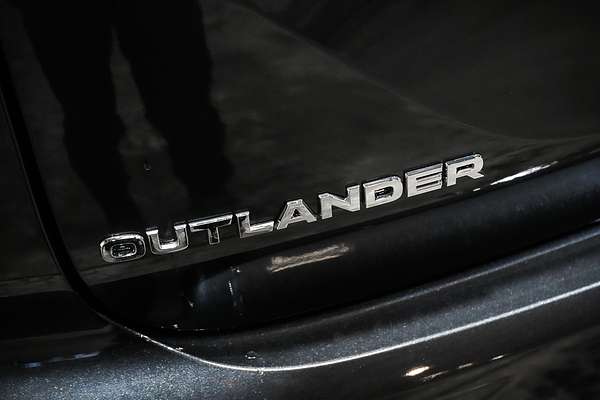 2025 Mitsubishi Outlander LS ZM