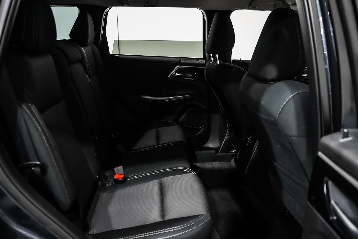 2025 Mitsubishi Outlander LS ZM