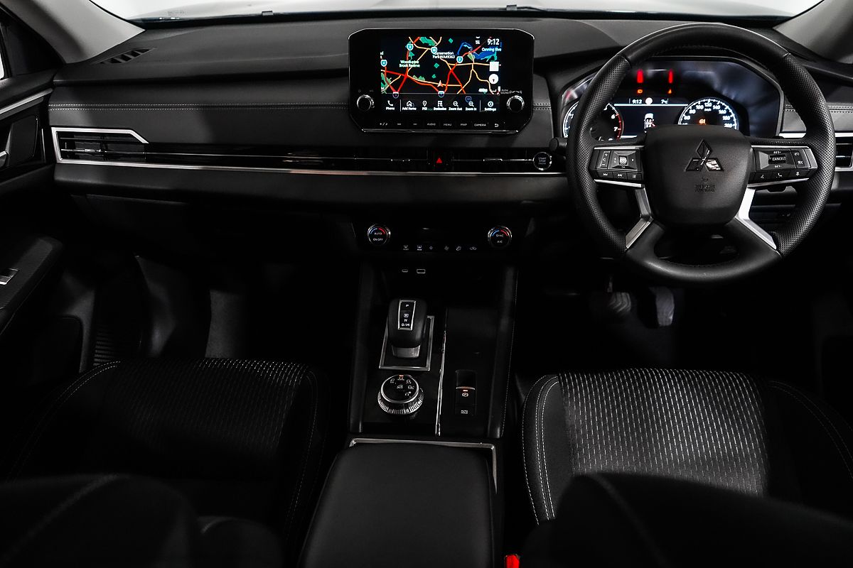 2025 Mitsubishi Outlander LS ZM