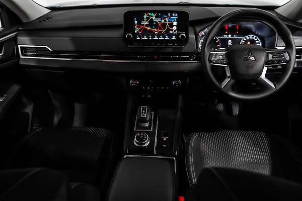 2025 Mitsubishi Outlander LS ZM