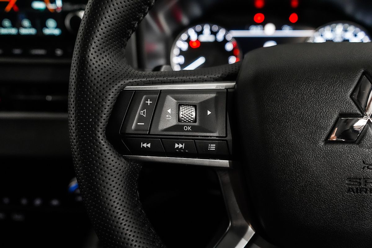 2025 Mitsubishi Outlander LS ZM