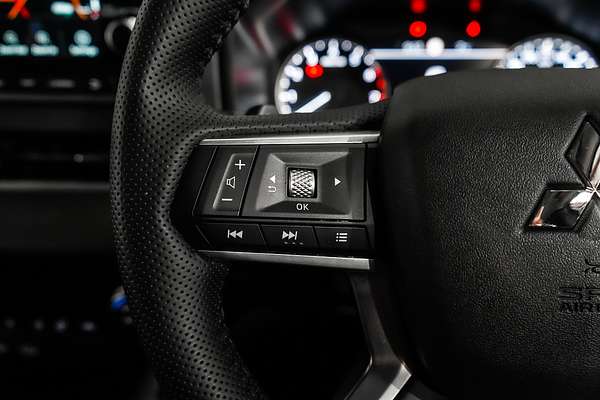 2025 Mitsubishi Outlander LS ZM