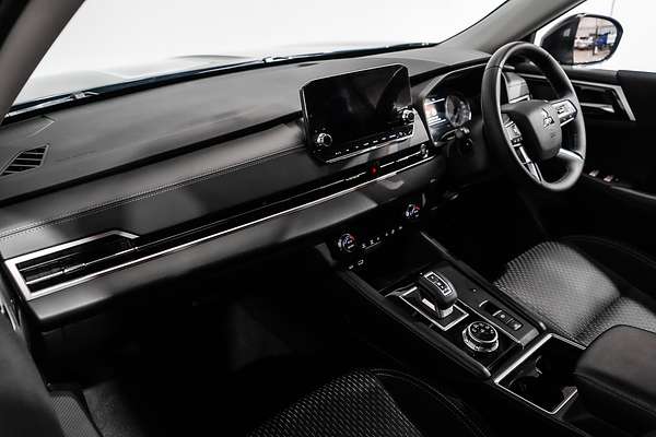 2025 Mitsubishi Outlander LS ZM