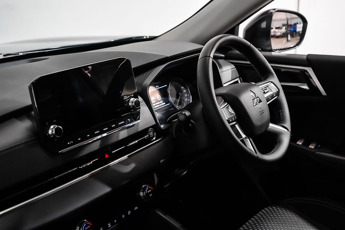 2025 Mitsubishi Outlander LS ZM