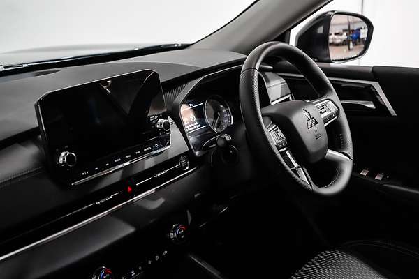 2025 Mitsubishi Outlander LS ZM
