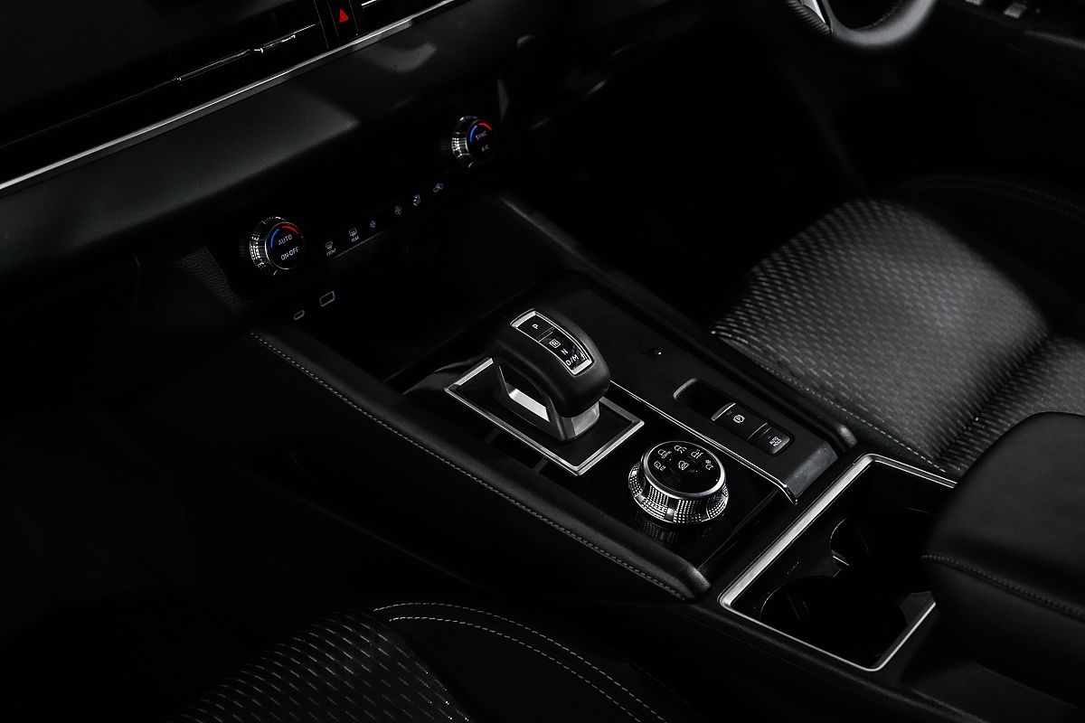 2025 Mitsubishi Outlander LS ZM