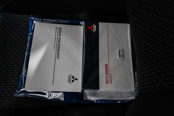 2025 Mitsubishi Outlander LS ZM