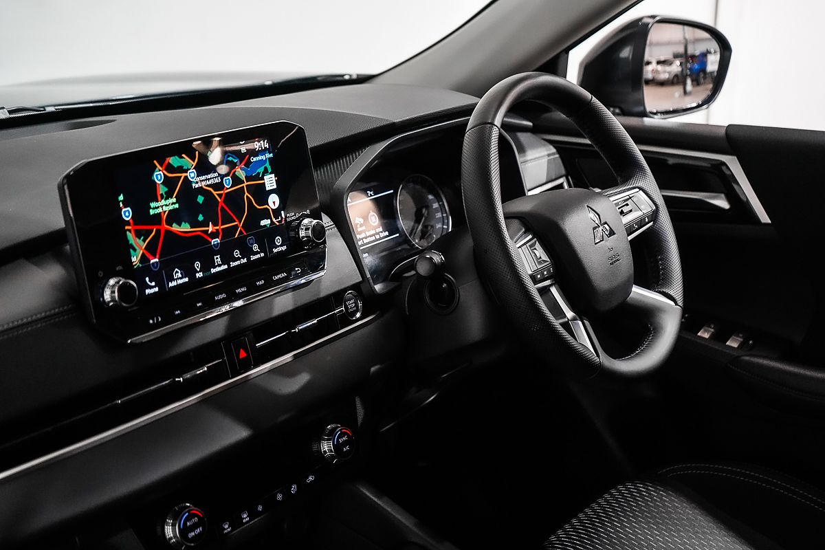 2025 Mitsubishi Outlander LS ZM