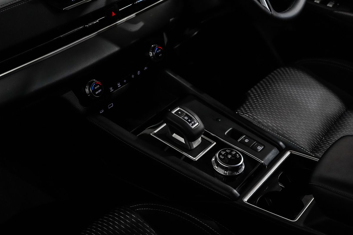 2025 Mitsubishi Outlander LS ZM