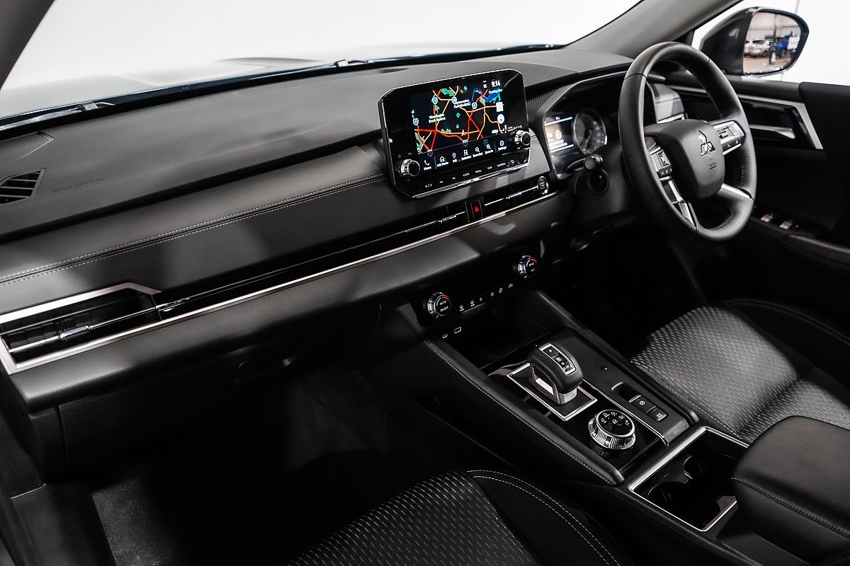 2025 Mitsubishi Outlander LS ZM