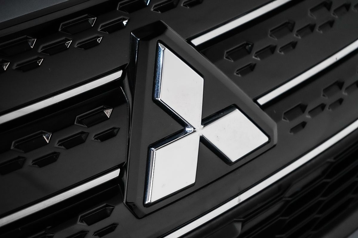 2025 Mitsubishi Outlander LS ZM