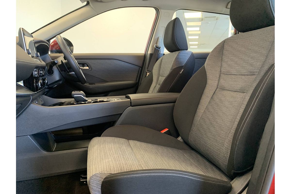 2025 Nissan X-TRAIL ST T33