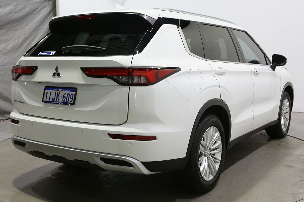 2024 Mitsubishi Outlander LS ZM