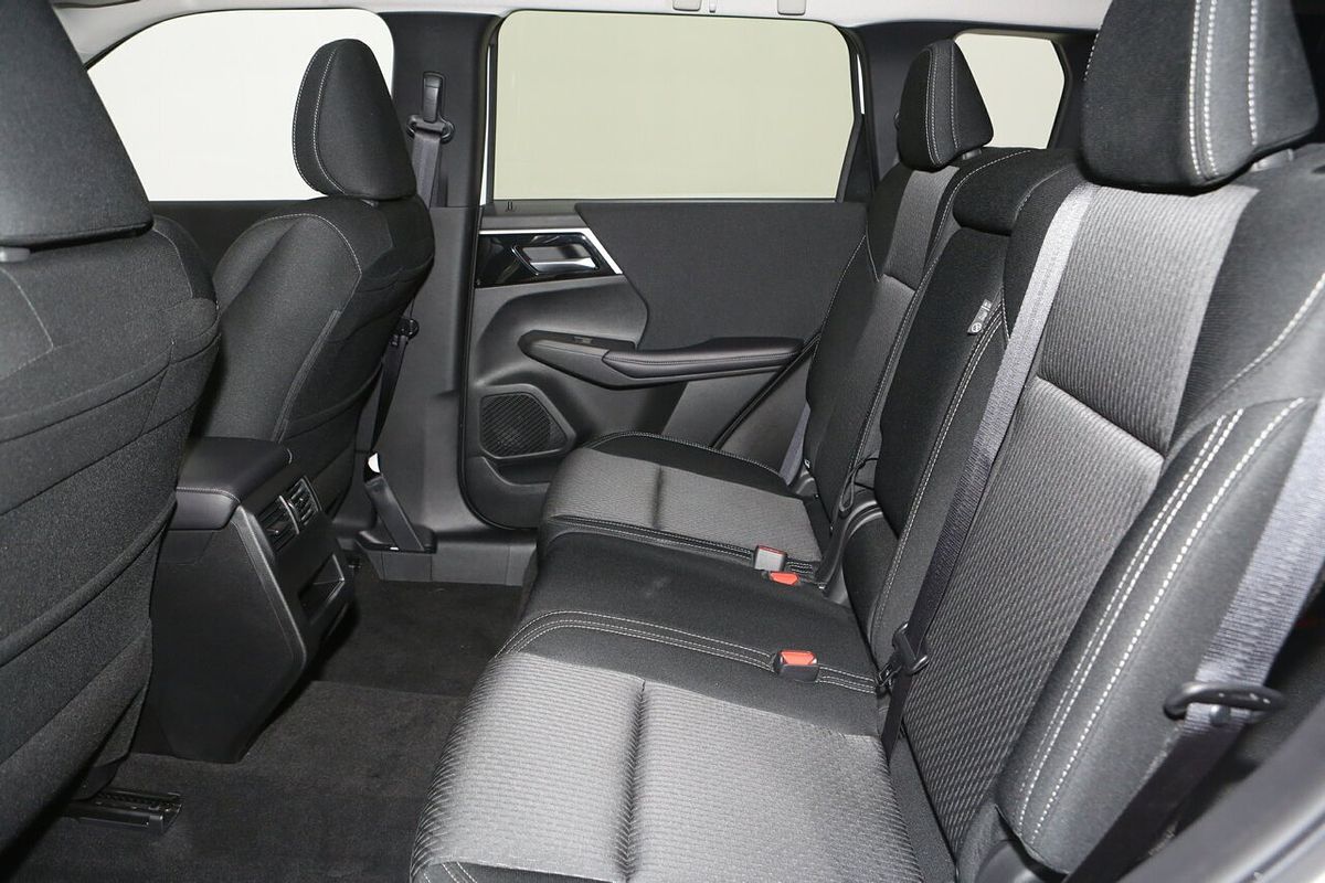 2024 Mitsubishi Outlander LS ZM