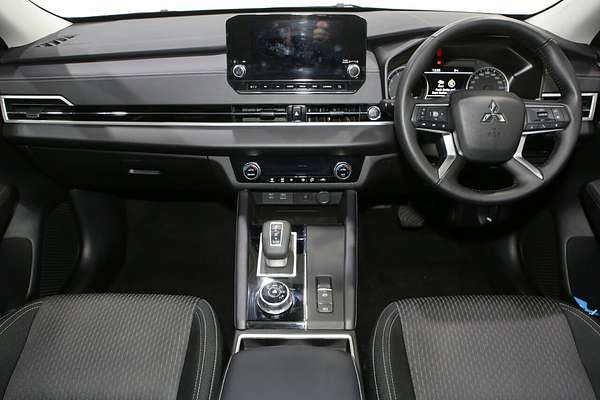 2024 Mitsubishi Outlander LS ZM