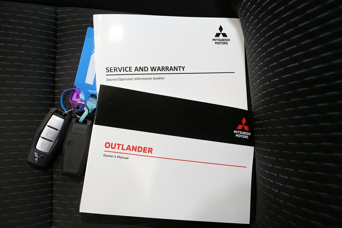 2024 Mitsubishi Outlander LS ZM