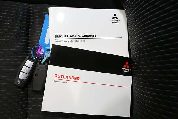 2024 Mitsubishi Outlander LS ZM