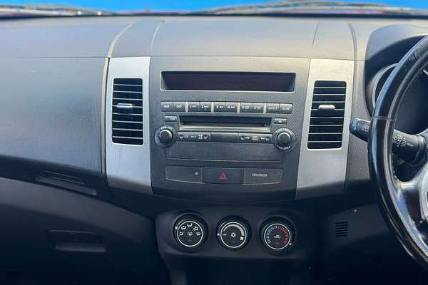 2010 Mitsubishi Outlander LS ZH