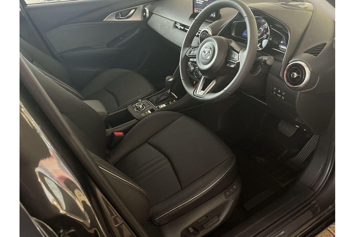 2025 Mazda CX-3 G20 Akari DK