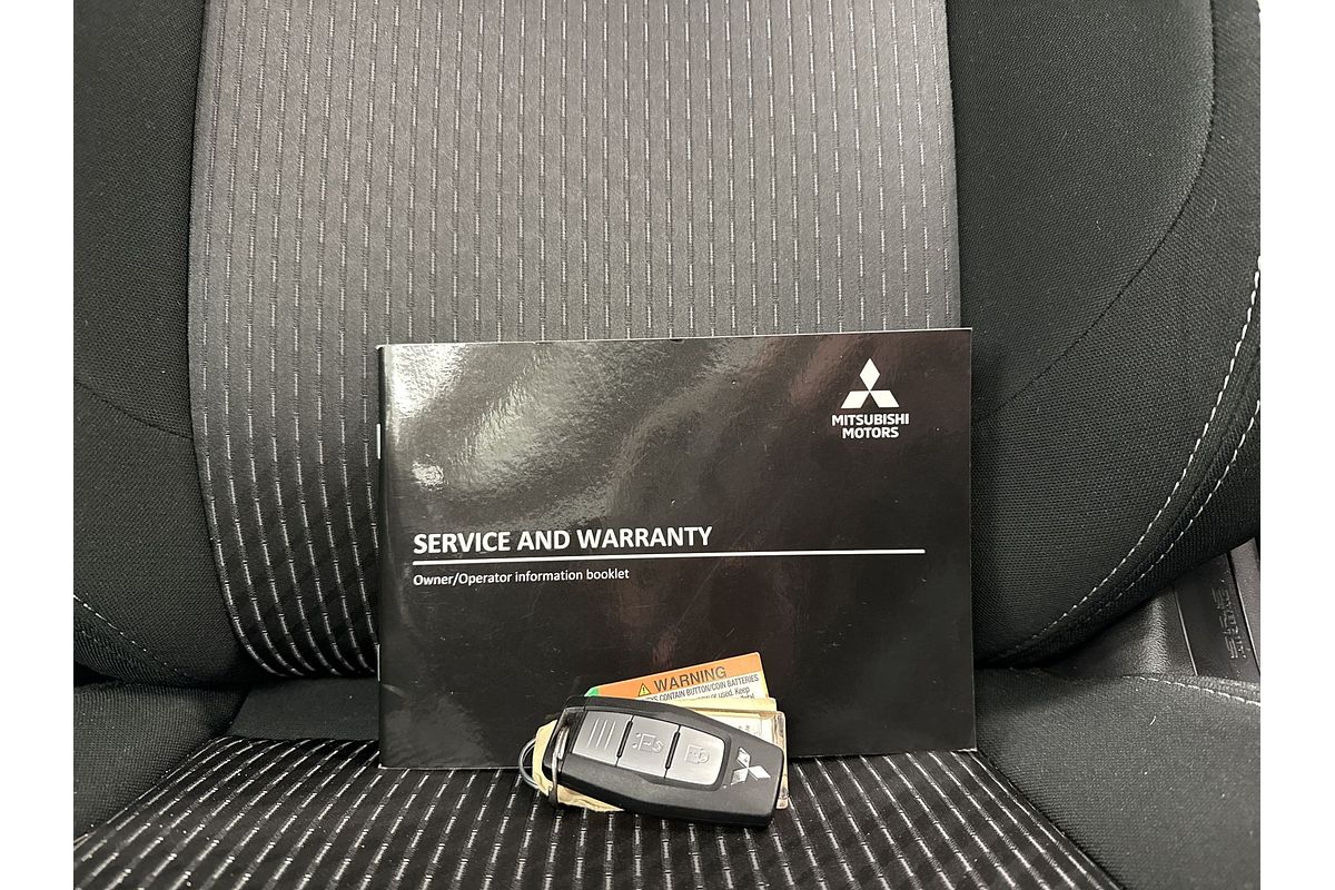 2023 Mitsubishi Outlander LS ZM