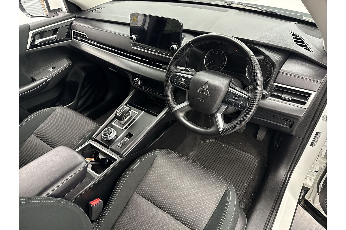 2023 Mitsubishi Outlander LS ZM