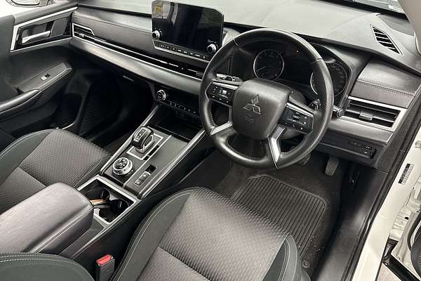 2023 Mitsubishi Outlander LS ZM
