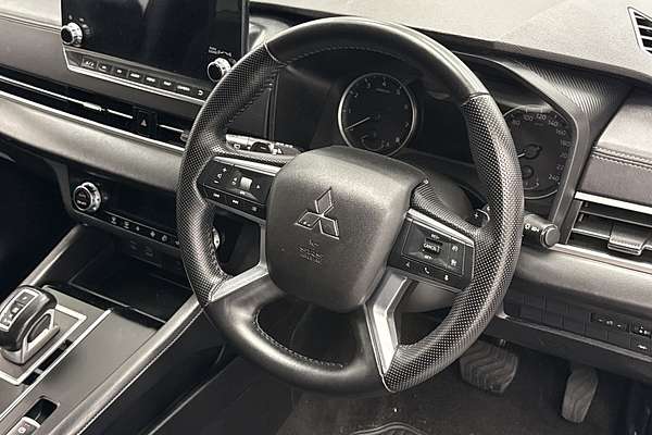 2023 Mitsubishi Outlander LS ZM