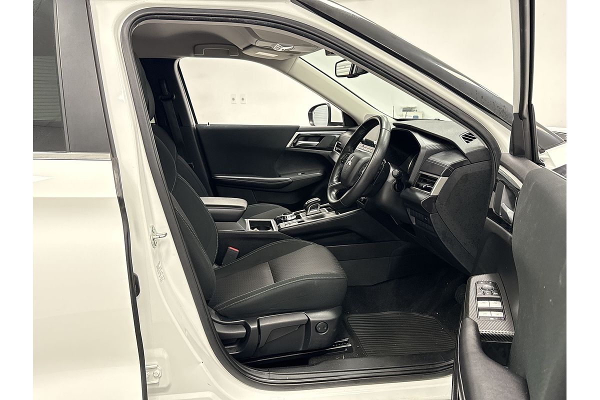 2023 Mitsubishi Outlander LS ZM