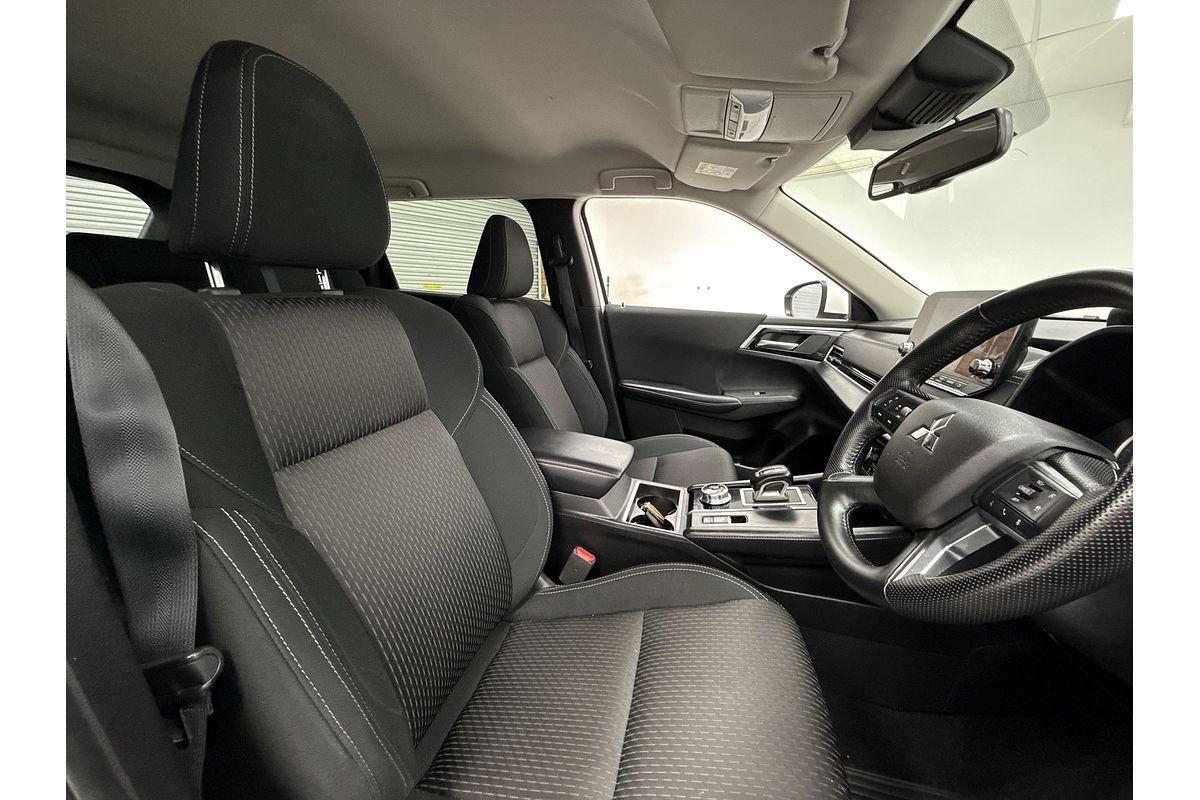 2023 Mitsubishi Outlander LS ZM