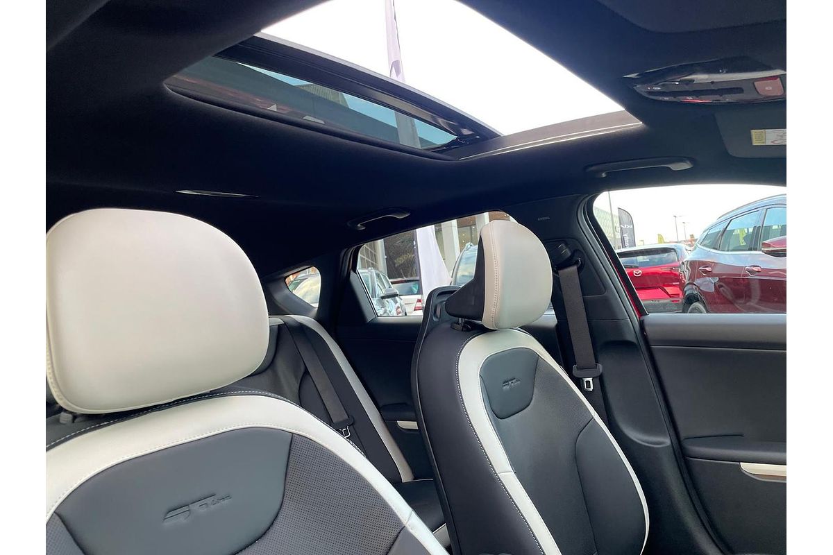 2025 Kia K4 GT-Line CL4m