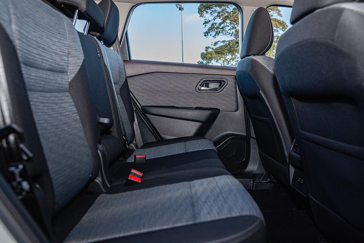 2025 Nissan X-TRAIL ST T33