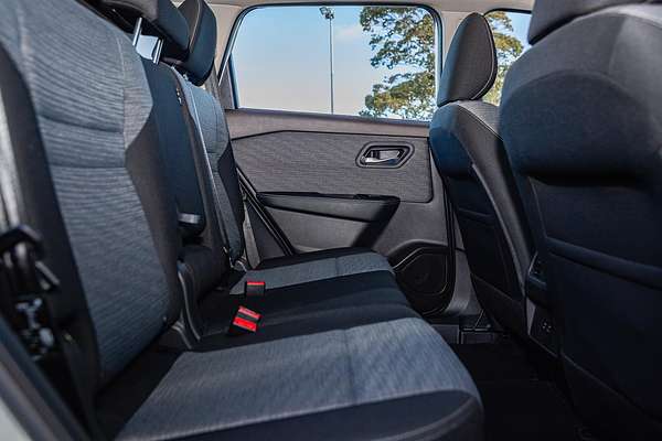 2025 Nissan X-TRAIL ST T33
