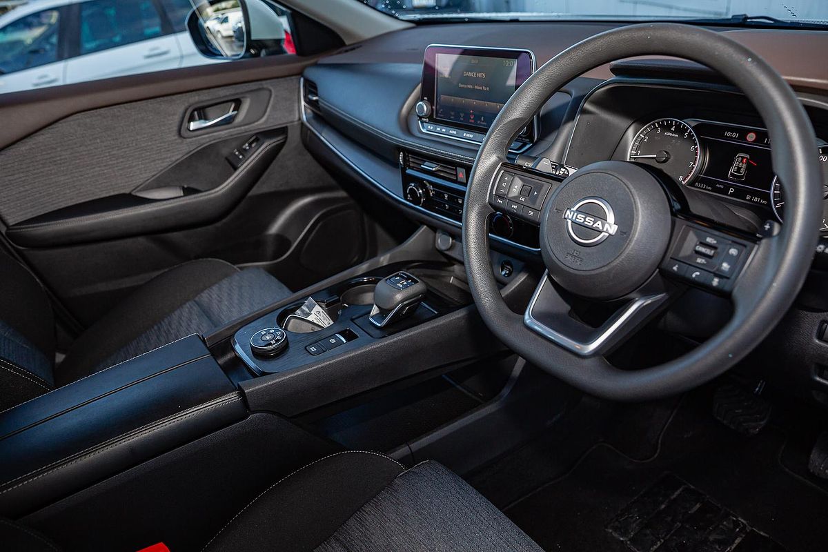 2025 Nissan X-TRAIL ST T33