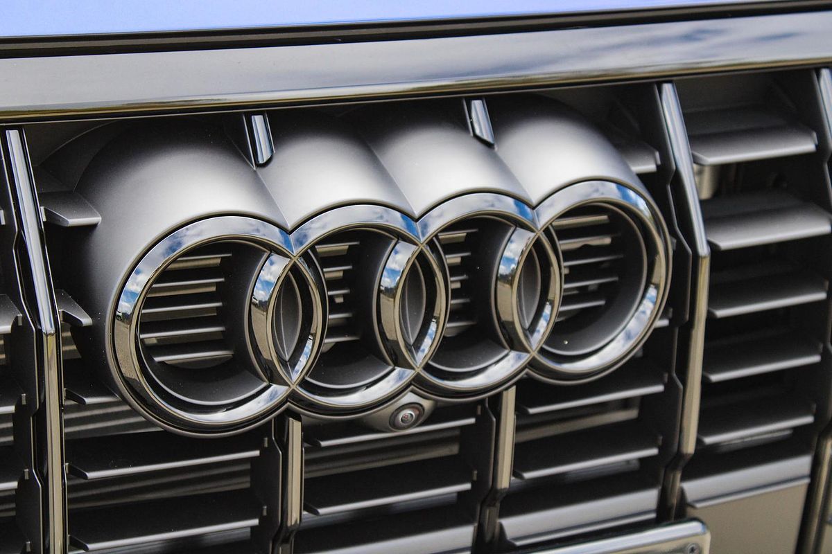 2024 Audi Q3 35 TFSI Dynamic Black F3